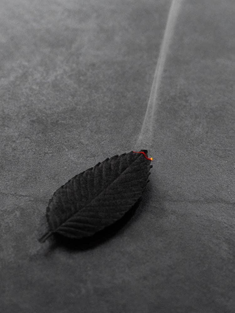 HA KO Luxury Paper Incense Leaves - Black No. 01 Relax